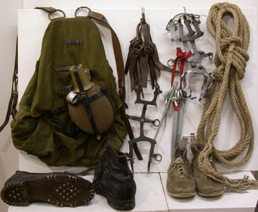 Filmrequiste aus der Luis Trenker Sammlung im Museum Gherdëina Filmrequiste aus der Luis Trenker Sammlung im Museum Gherdëina