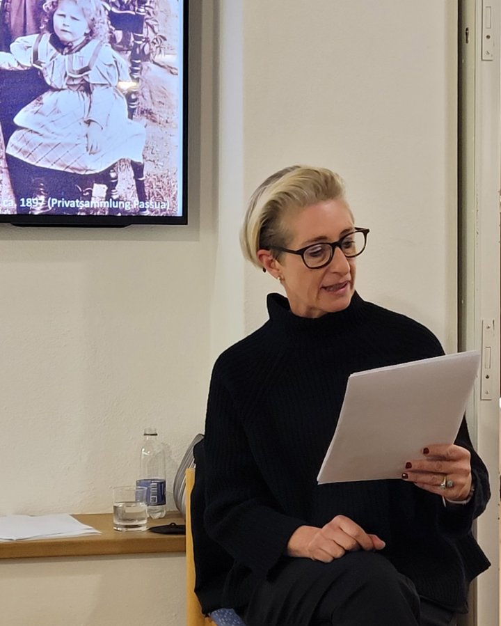 Die Schauspielerin Patrizia Pfeifer beim Vortragen ausgewählter Textstellen aus den Tagebüchern der Filomena Die Schauspielerin Patrizia Pfeifer beim Vortragen ausgewählter Textstellen aus den Tagebüchern der Filomena