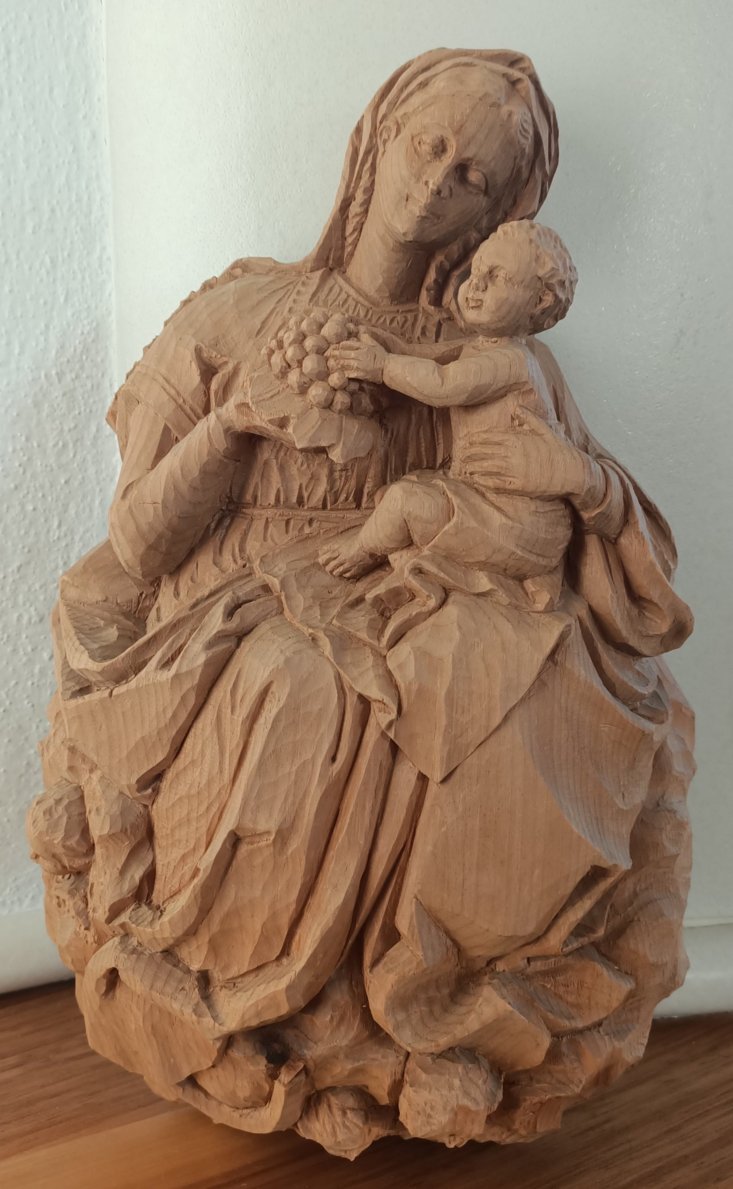 Relief de na madona zipleda da anda Maria de Col Relief de na madona zipleda da anda Maria de Col
