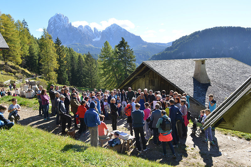 Passa 350 vijitadëures ie unic a vijité l luech da Peza sa Sacun n dumënia ai 16 de utober n ucajion dl Di Europeich dl Patrimone 2016 „Mantenì l’arpejon culturela: n mpëni de duc“ 